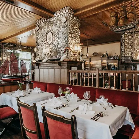 Alter Muschelsaal Отель 4*